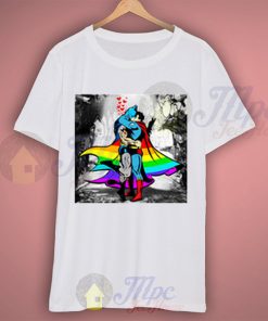 Romantic Kissing Batman and Superman T Shirt